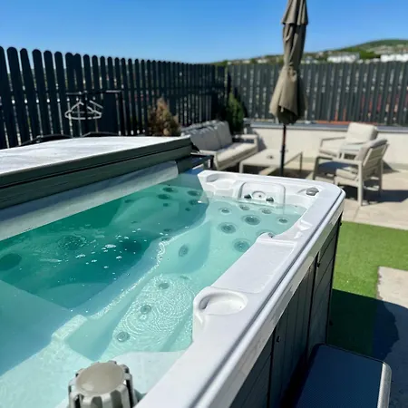 Thome Hoia Jacuzzi