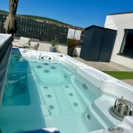 Thome Hoia Jacuzzi 아파트 *