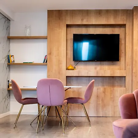 Thome Hoia Jacuzzi Apartman *